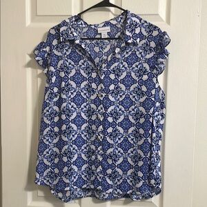 NWOT Liz Claiborne Blue and White Boxy Blouse with Notched Collar